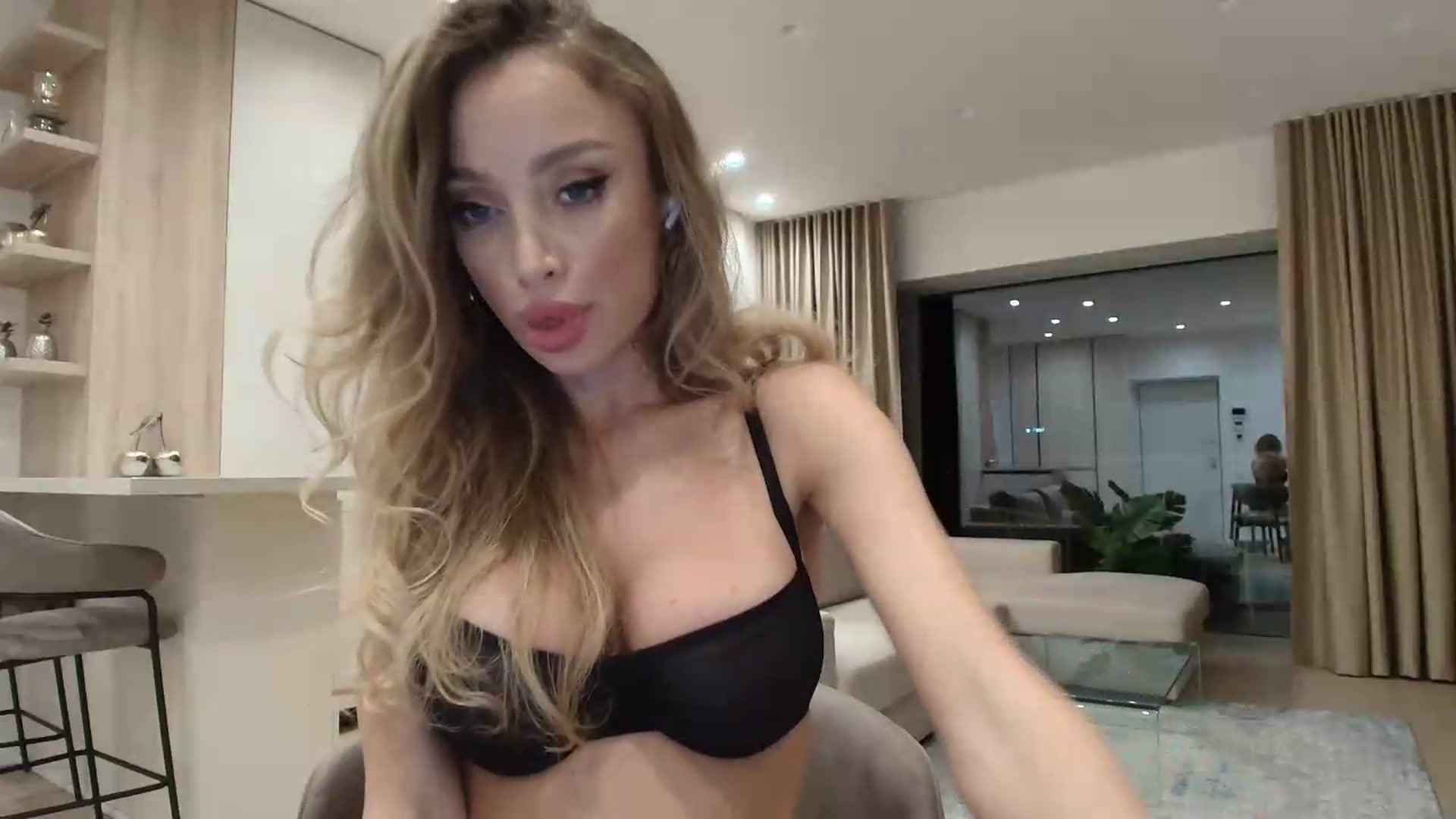 Gallery image thumbnail from Anayys's myfreecams stream on, 07/10/2026, 22:04 image 17 of 20