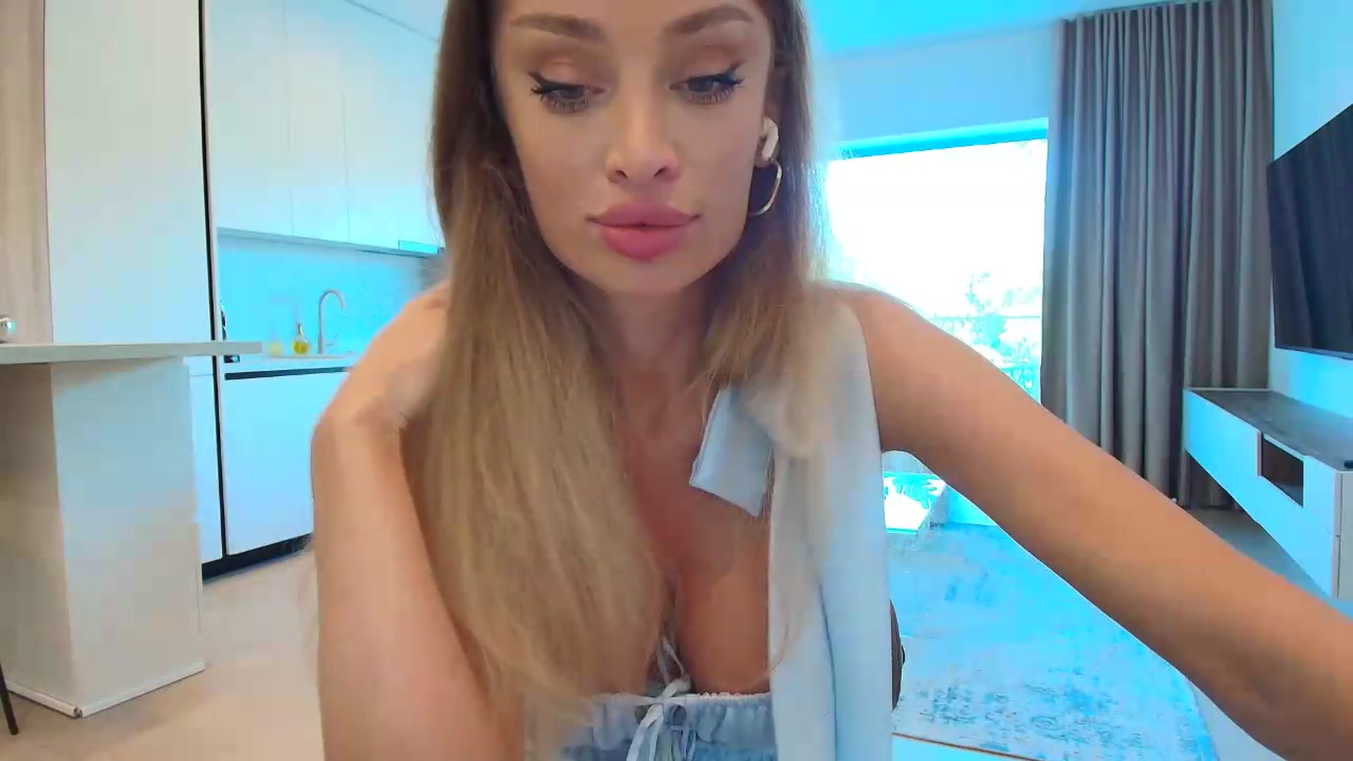 Gallery image thumbnail from Anayys's myfreecams stream on, 07/12/2026, 13:07 image 8 of 20