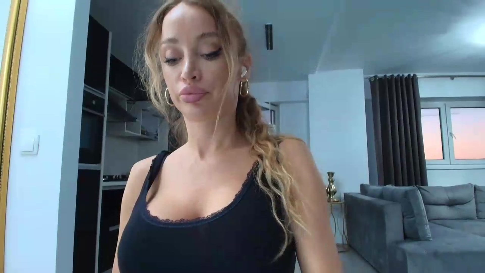 Gallery image thumbnail from Anayys's myfreecams stream on, 07/26/2026, 18:12 image 13 of 20