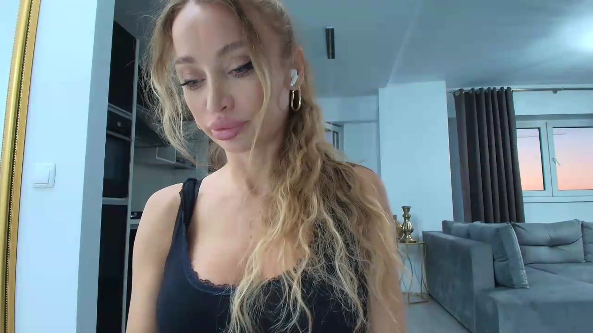 Gallery image thumbnail from Anayys's myfreecams stream on, 07/26/2026, 18:12 image 16 of 20