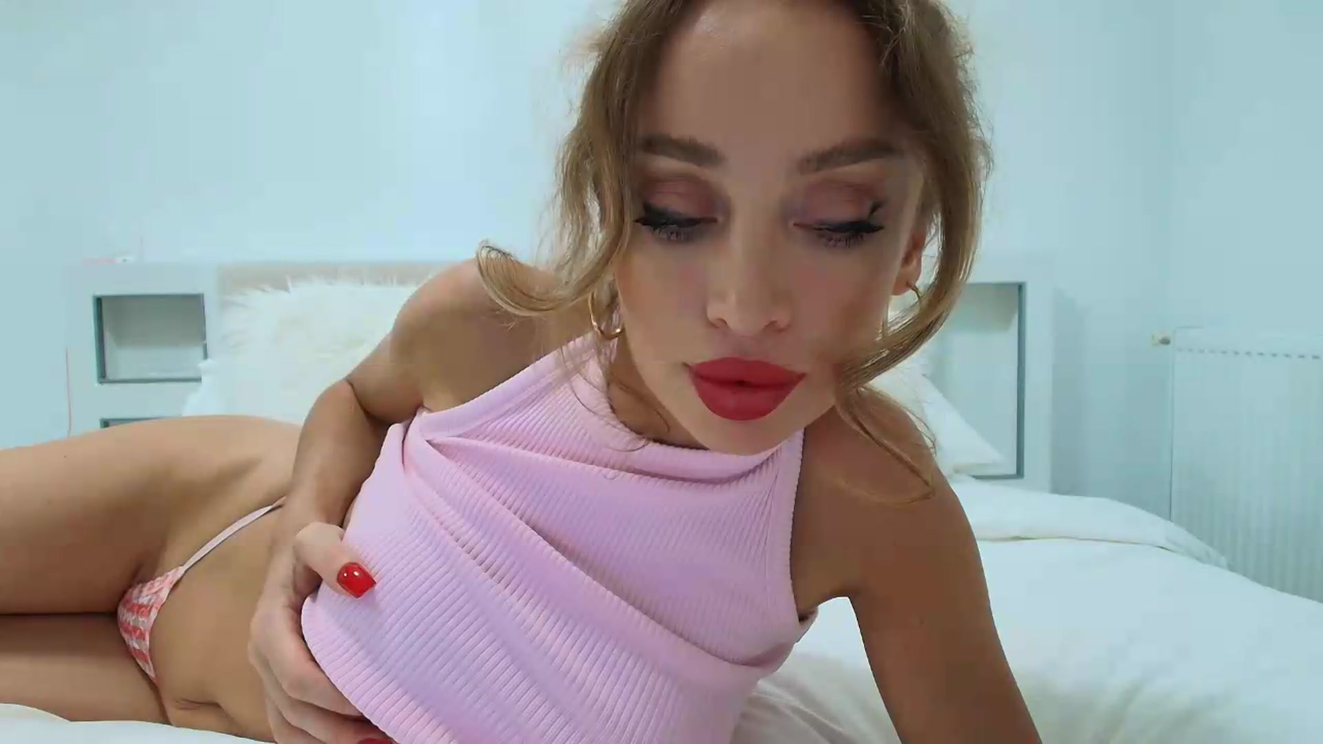 Gallery image thumbnail from Anayys's myfreecams stream on, 08/05/2026, 23:01 image 9 of 20