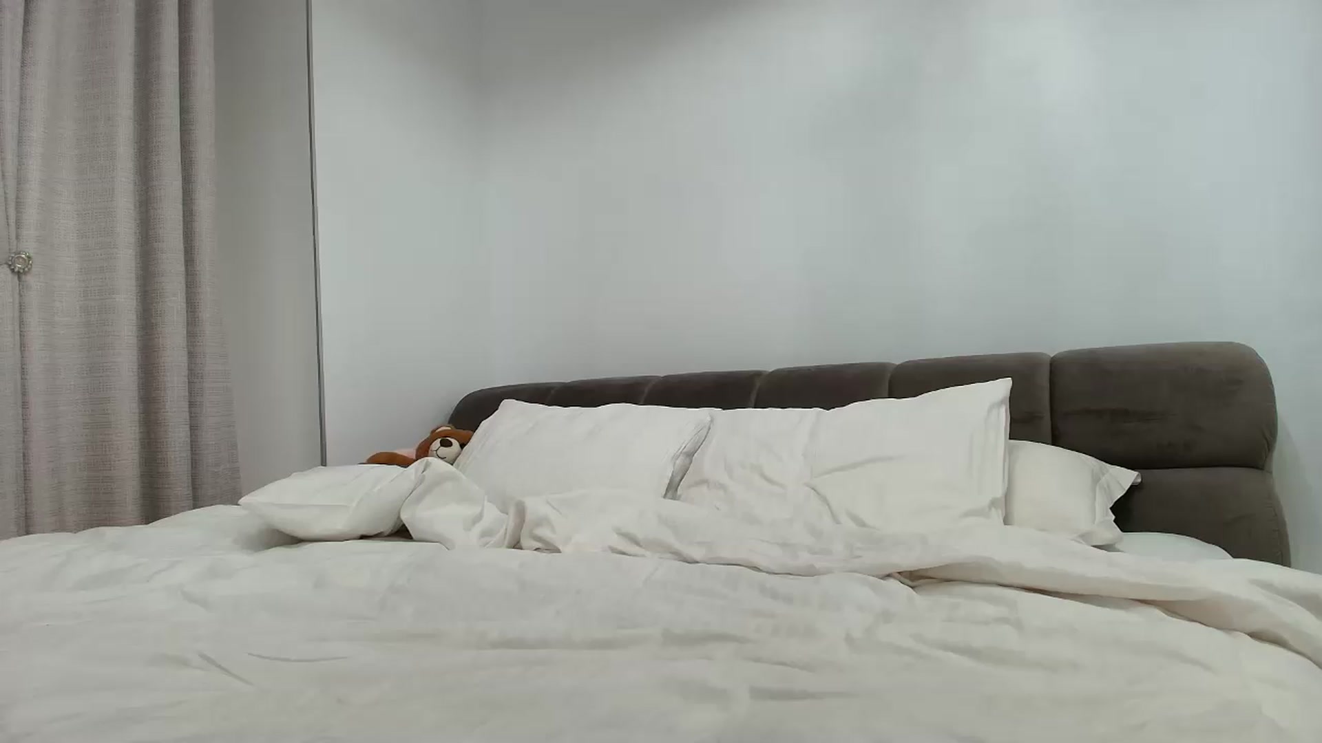 Gallery image thumbnail from Anayys's myfreecams stream on, 08/08/2026, 17:08 image 16 of 20