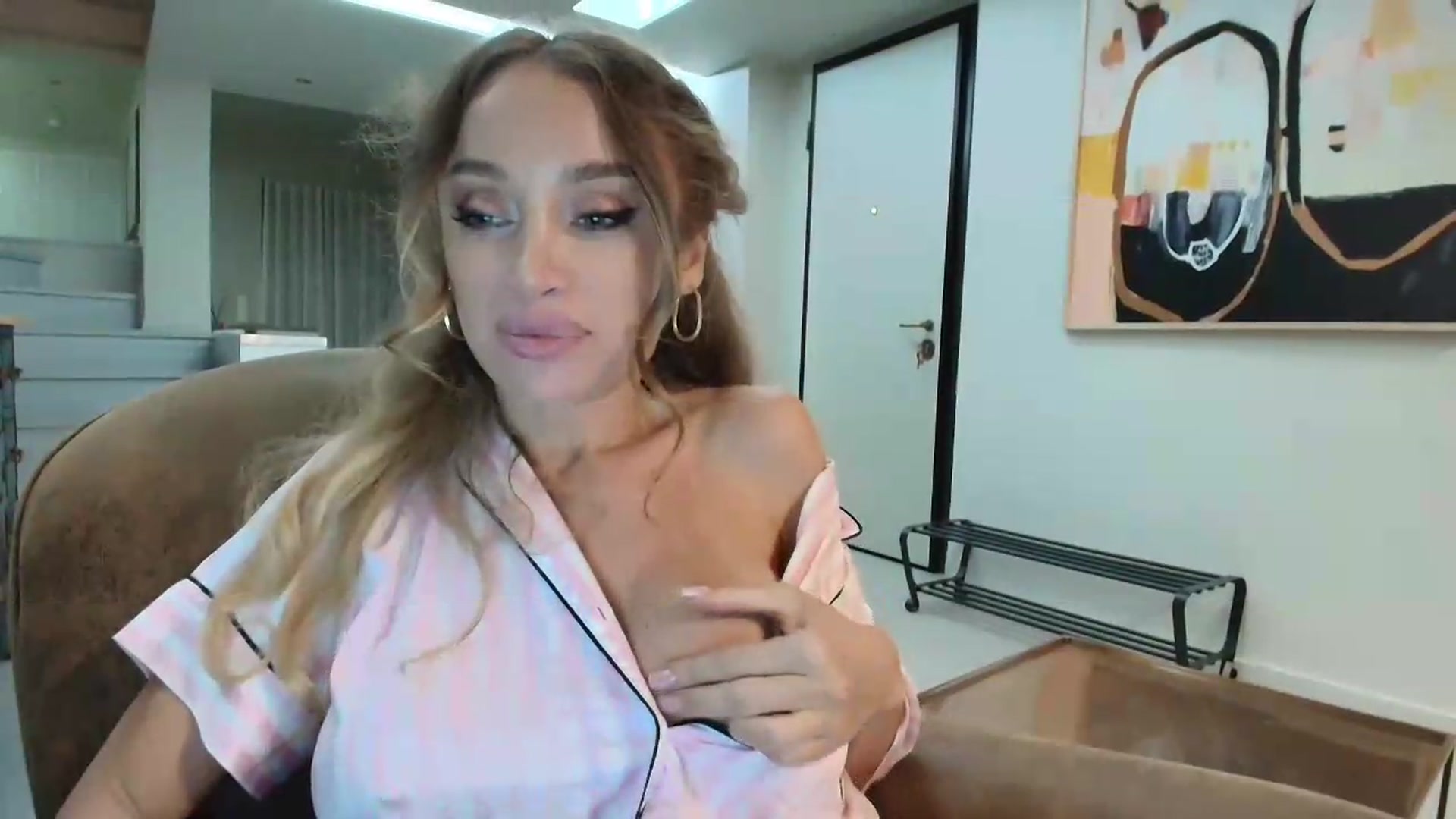 Gallery image thumbnail from Anayys's myfreecams stream on, 08/10/2026, 23:12 image 3 of 20