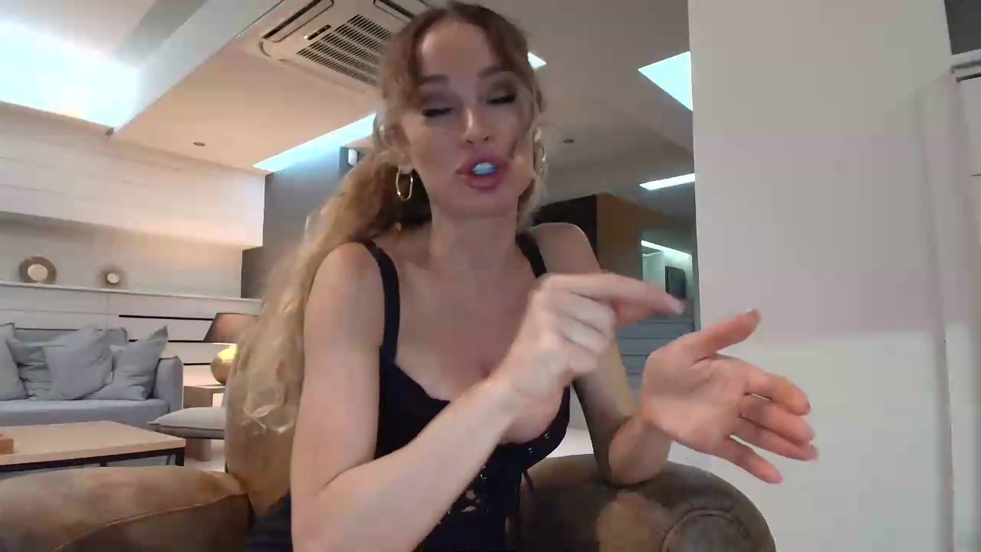 Gallery image thumbnail from Anayys's myfreecams stream on, 08/11/2026, 17:40 image 10 of 20