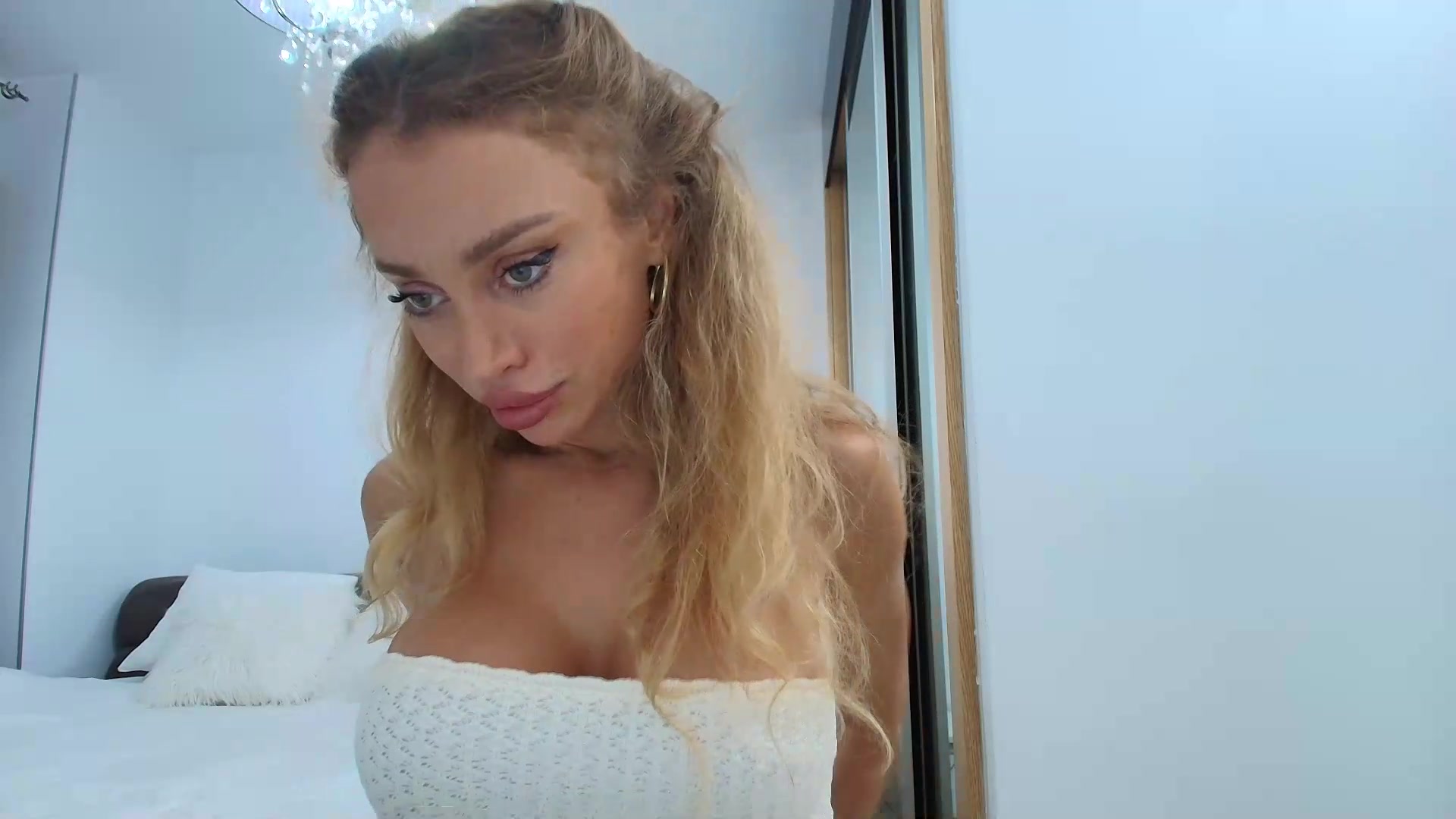 Gallery image thumbnail from Anayys's myfreecams stream on, 08/19/2026, 19:39 image 16 of 20