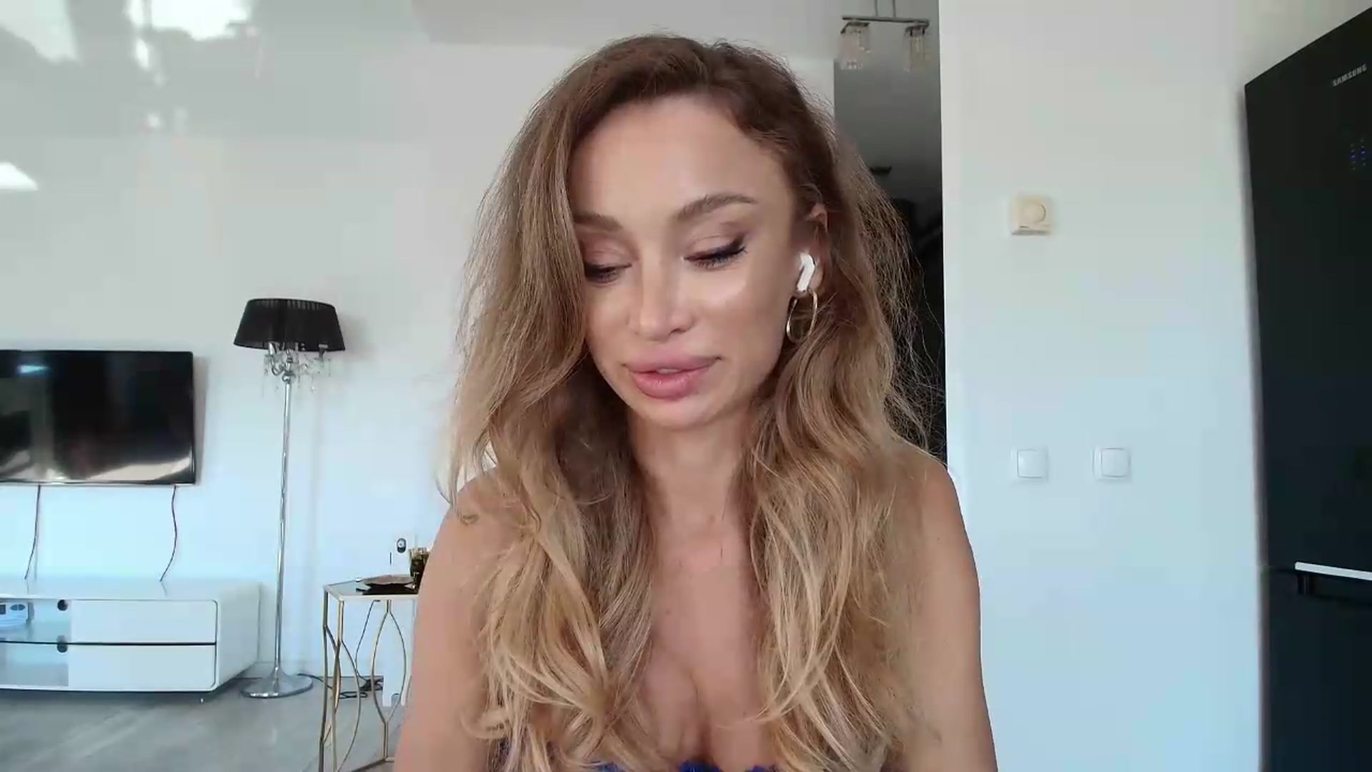 Gallery image thumbnail from Anayys's myfreecams stream on, 08/21/2026, 14:54 image 10 of 20