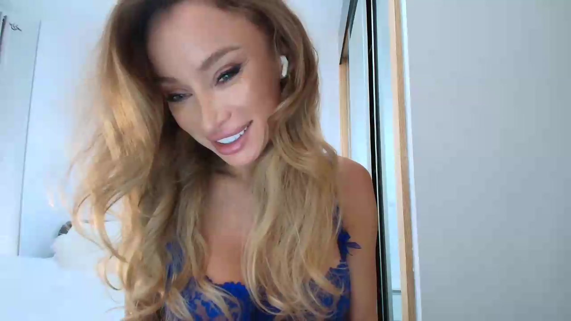 Gallery image thumbnail from Anayys's myfreecams stream on, 08/21/2026, 14:54 image 3 of 20