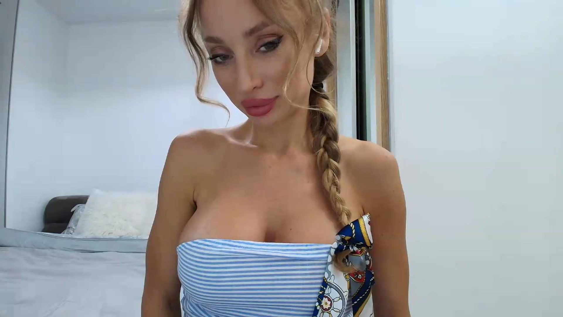 Gallery image thumbnail from Anayys's myfreecams stream on, 08/24/2026, 23:04 image 19 of 20
