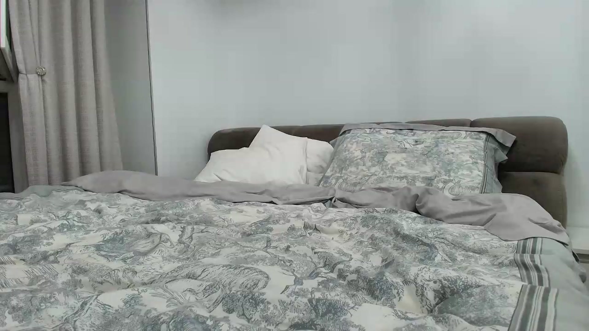 Gallery image thumbnail from Anayys's myfreecams stream on, 08/26/2026, 18:50 image 12 of 20