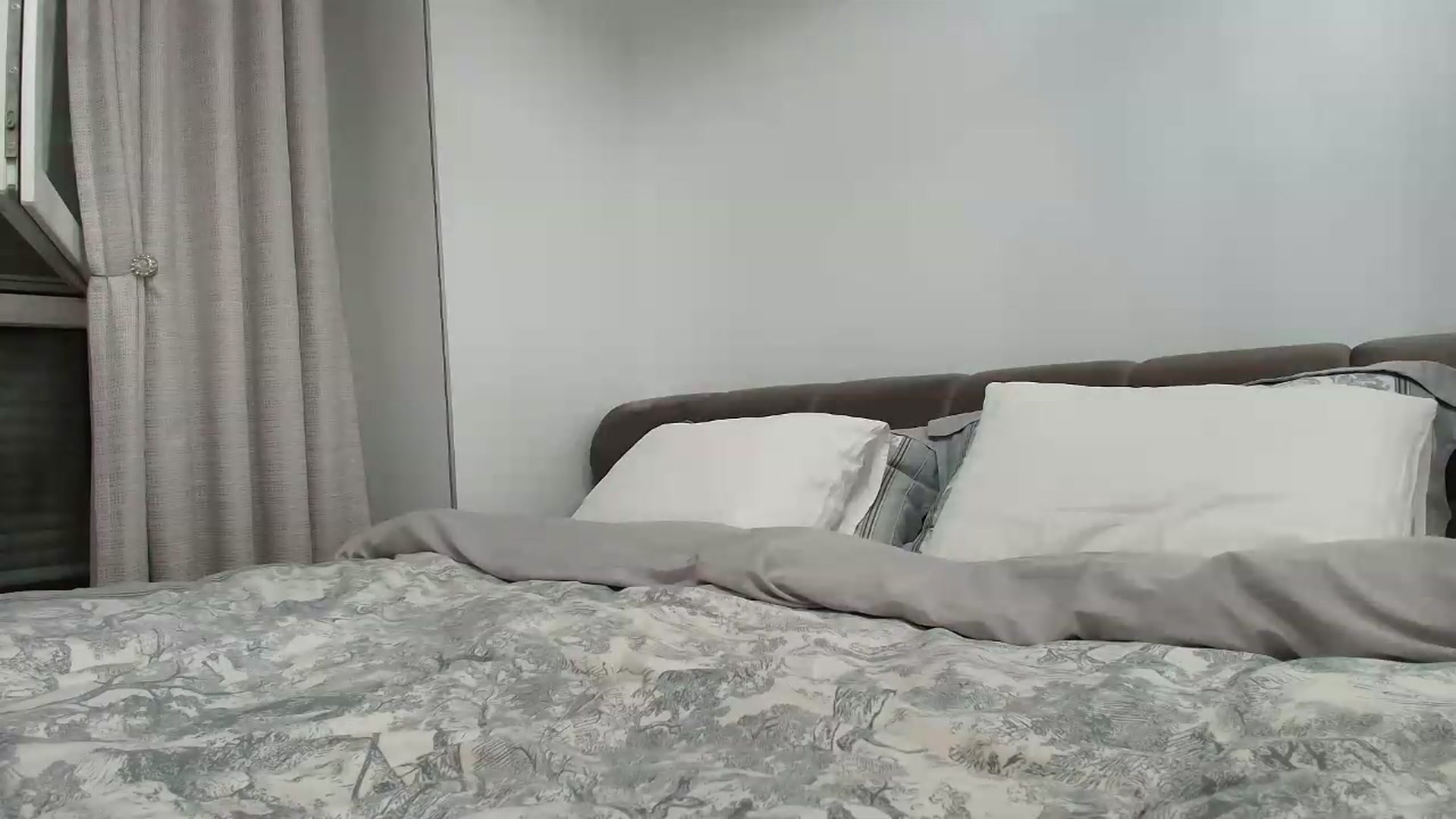 Gallery image thumbnail from Anayys's myfreecams stream on, 08/26/2026, 21:40 image 13 of 20
