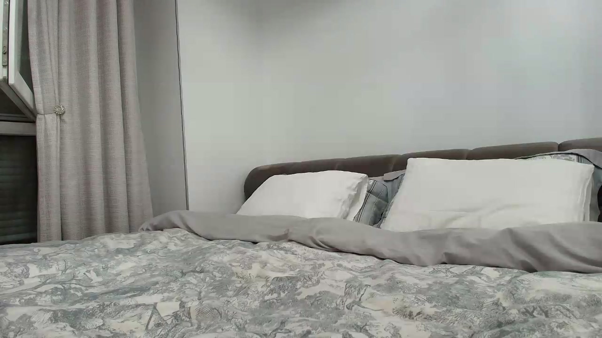 Gallery image thumbnail from Anayys's myfreecams stream on, 08/26/2026, 21:40 image 14 of 20