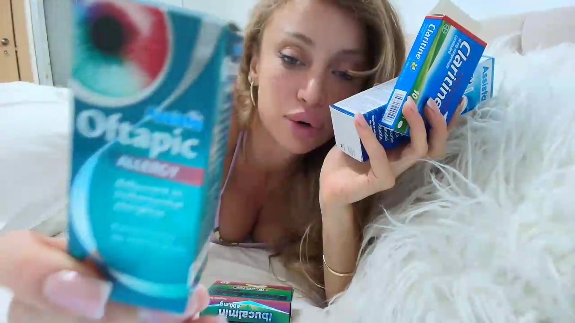 Gallery image thumbnail from Anayys's myfreecams stream on, 08/28/2026, 24:00 image 3 of 20