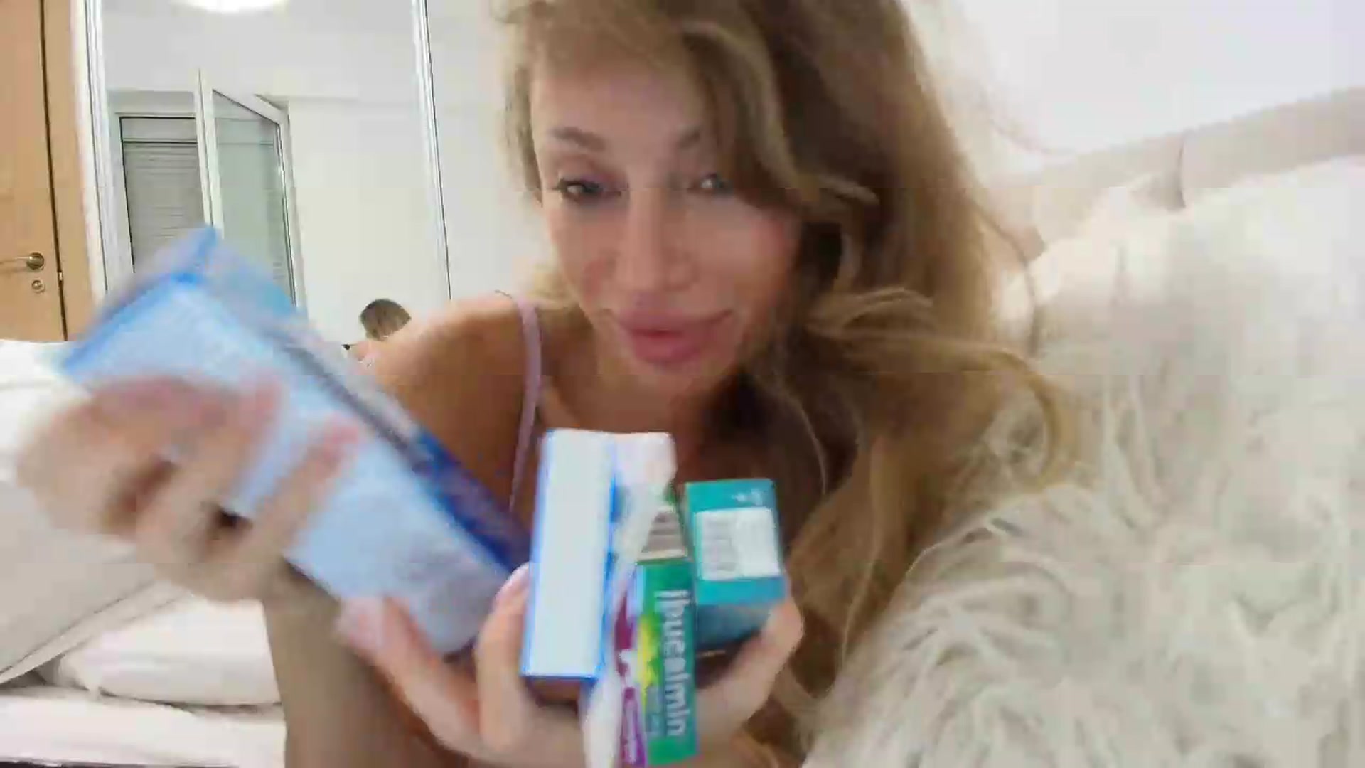 Gallery image thumbnail from Anayys's myfreecams stream on, 08/28/2026, 24:00 image 2 of 20