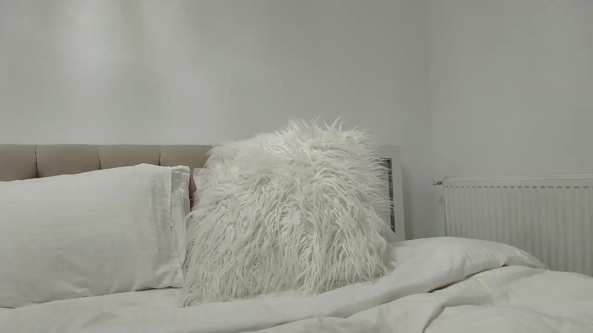 Gallery image thumbnail from Anayys's myfreecams stream on, 08/28/2026, 19:31 image 5 of 20