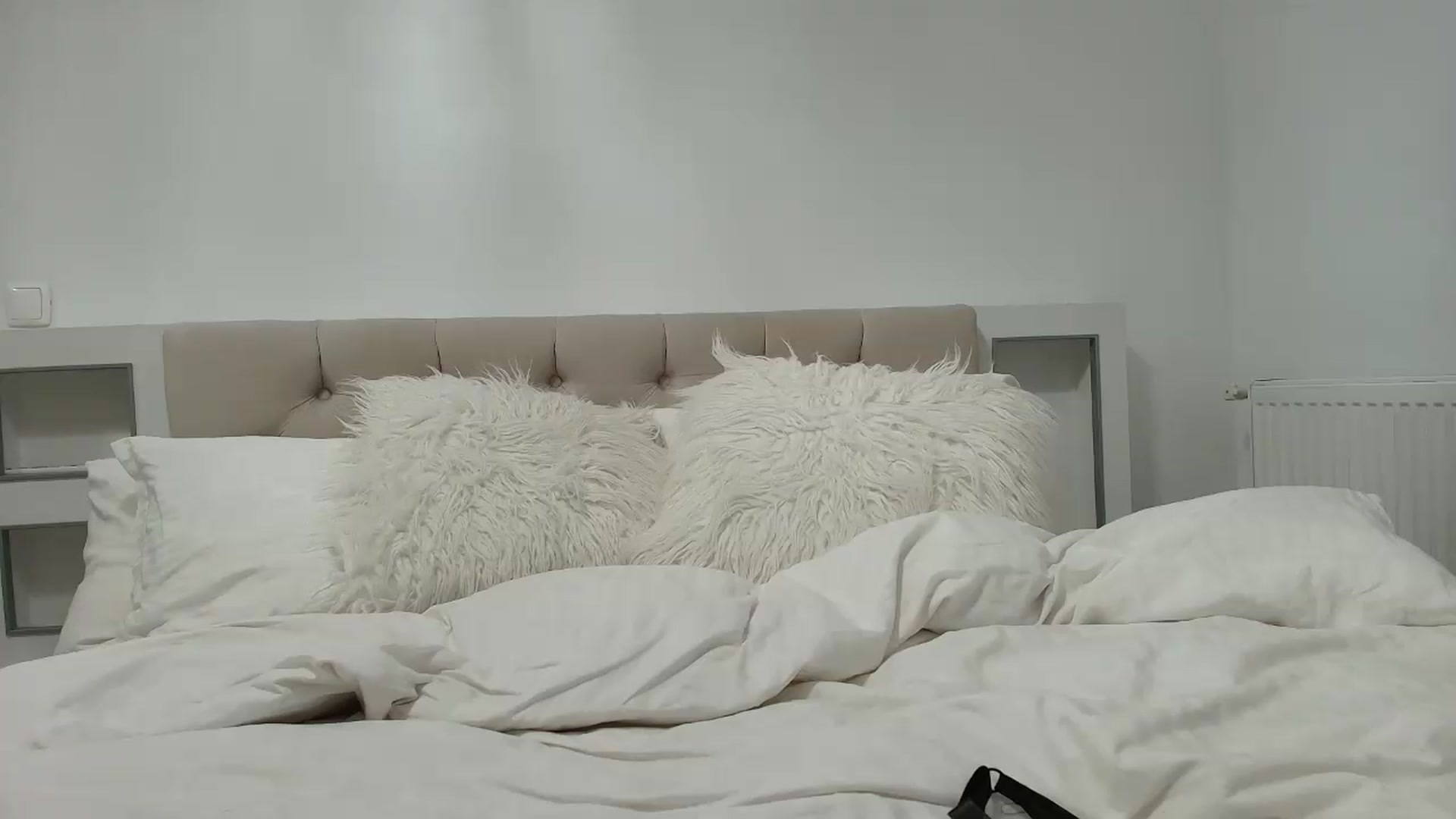 Gallery image thumbnail from Anayys's myfreecams stream on, 08/29/2026, 19:44 image 10 of 20