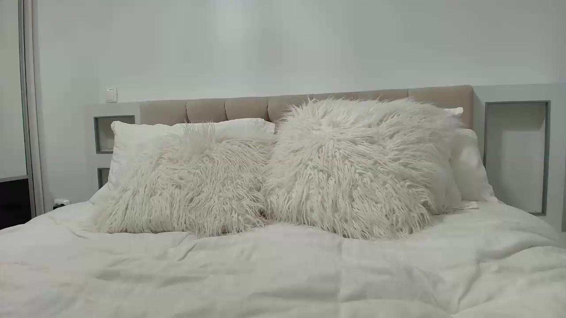 Gallery image thumbnail from Anayys's myfreecams stream on, 09/01/2026, 18:17 image 16 of 20