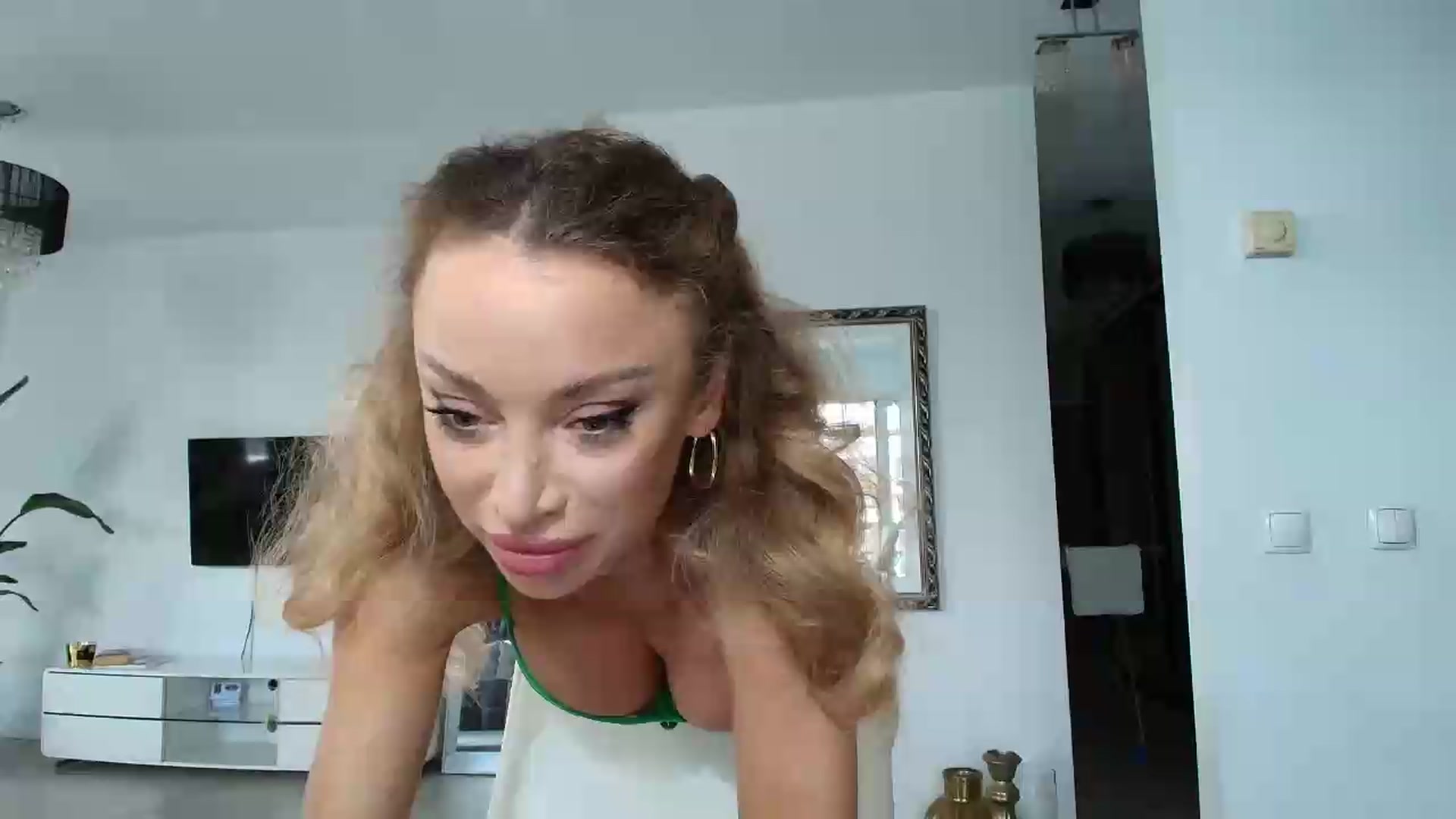 Gallery image thumbnail from Anayys's myfreecams stream on, 09/12/2026, 14:35 image 4 of 20