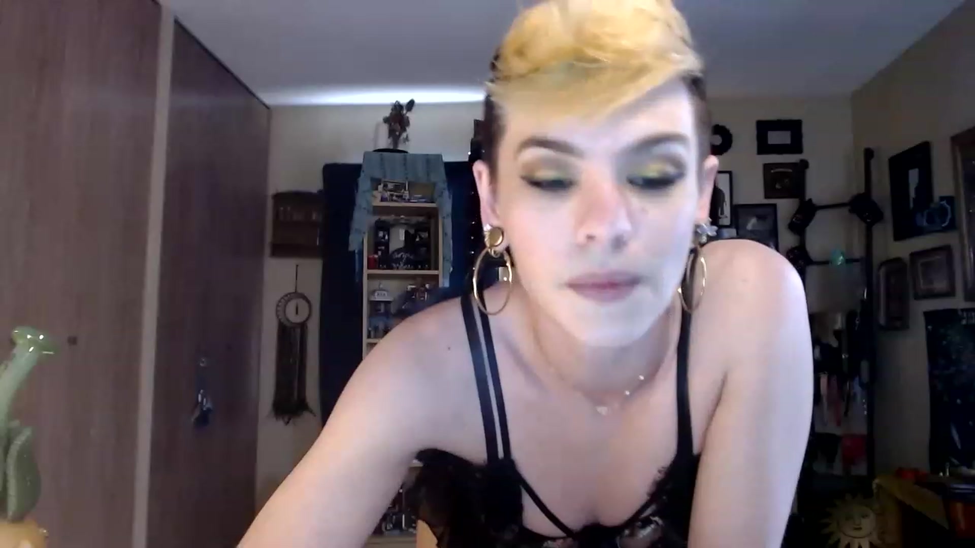 Gallery image thumbnail from Ancored's myfreecams stream on, 05/26/2023, 19:32 image 8 of 20