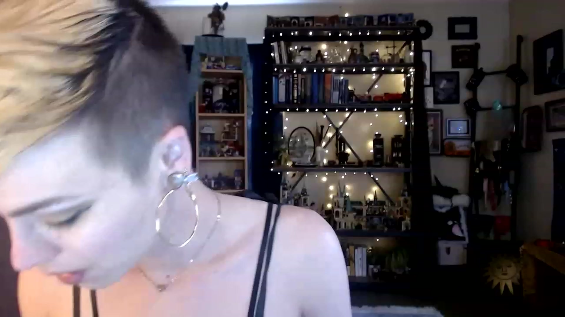 Gallery image thumbnail from Ancored's myfreecams stream on, 05/26/2023, 19:32 image 6 of 20