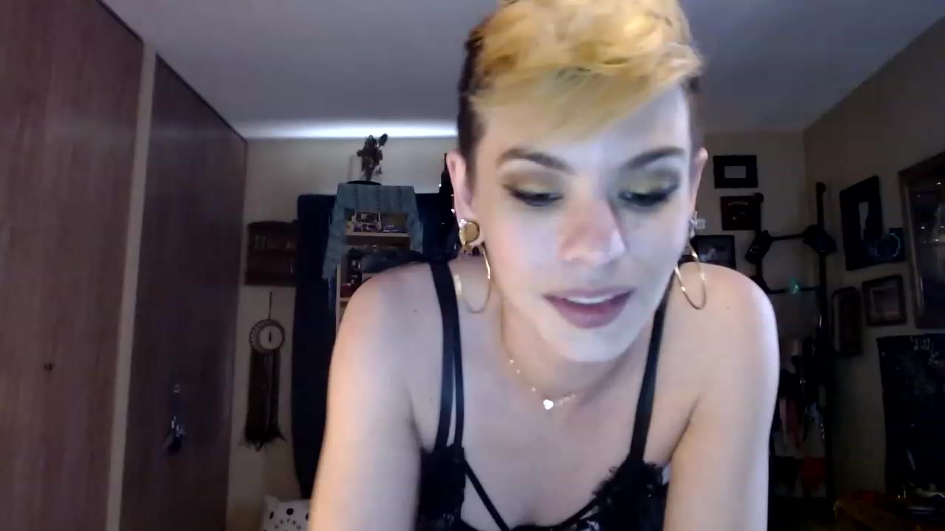 Gallery image thumbnail from Ancored's myfreecams stream on, 05/26/2023, 19:32 image 1 of 20