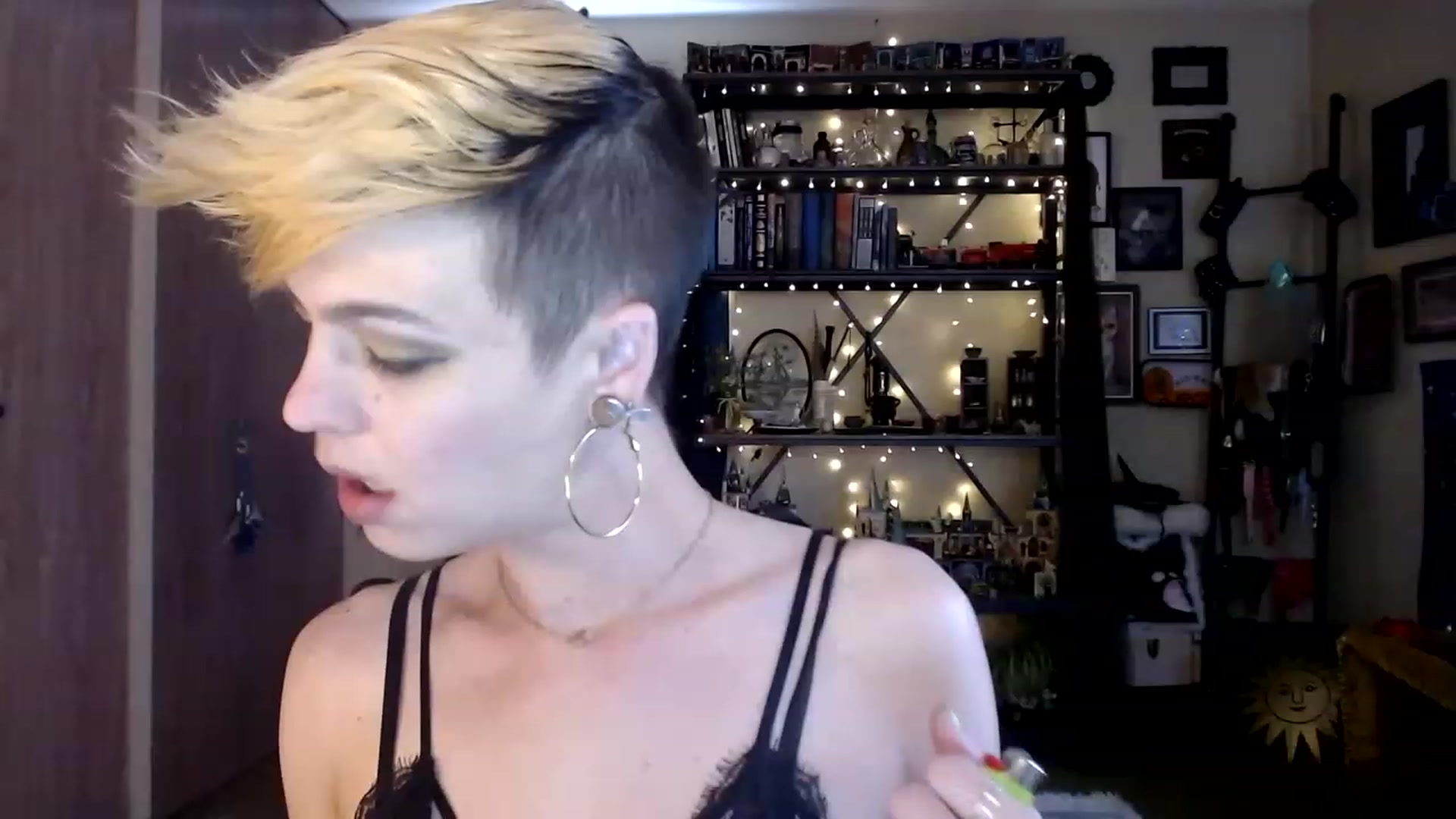 Gallery image thumbnail from Ancored's myfreecams stream on, 05/26/2023, 19:32 image 5 of 20