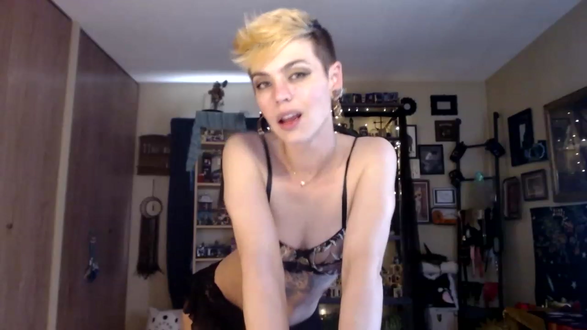 Gallery image thumbnail from Ancored's myfreecams stream on, 05/26/2023, 19:32 image 19 of 20