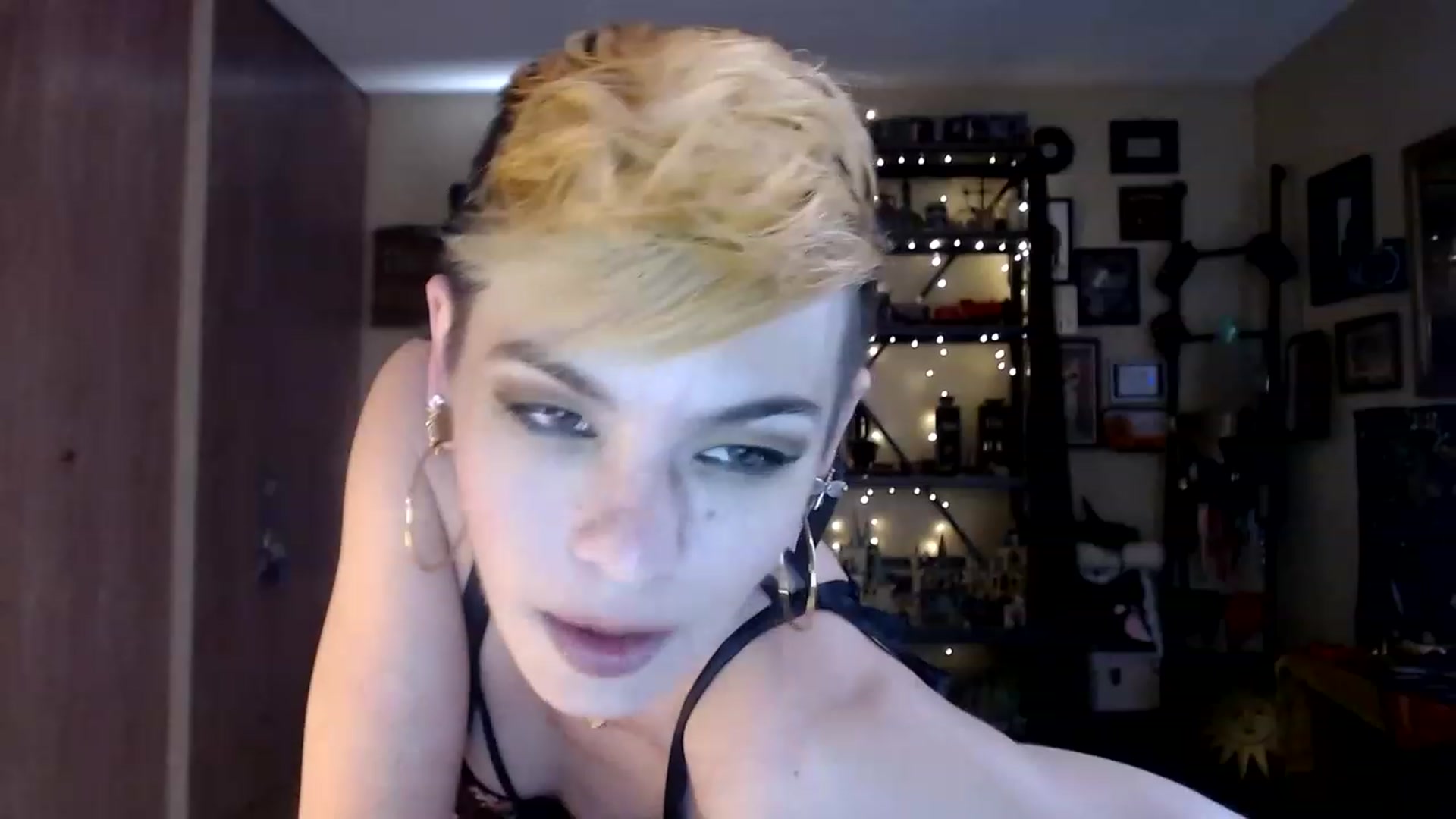 Gallery image thumbnail from Ancored's myfreecams stream on, 05/26/2023, 19:32 image 2 of 20