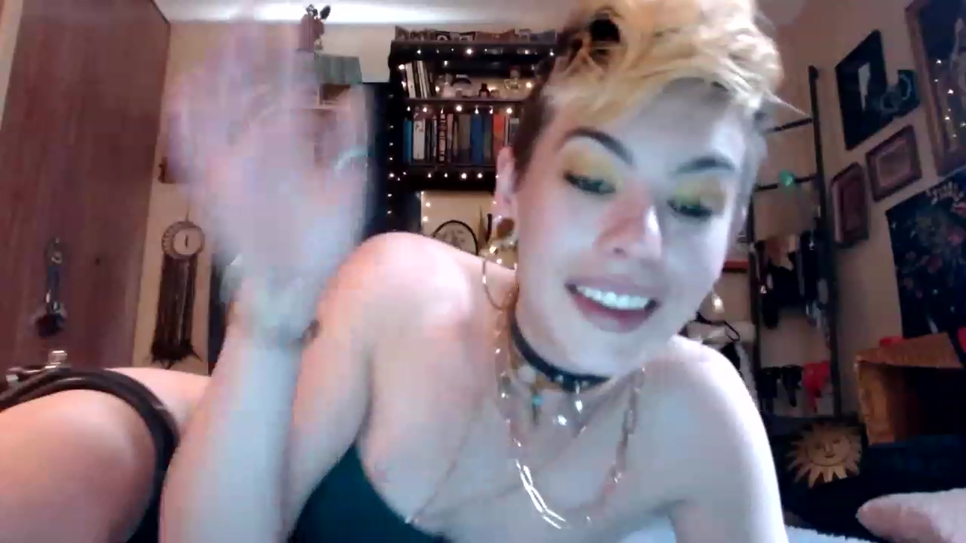 Gallery image thumbnail from Ancored's myfreecams stream on, 06/05/2023, 20:29 image 4 of 20