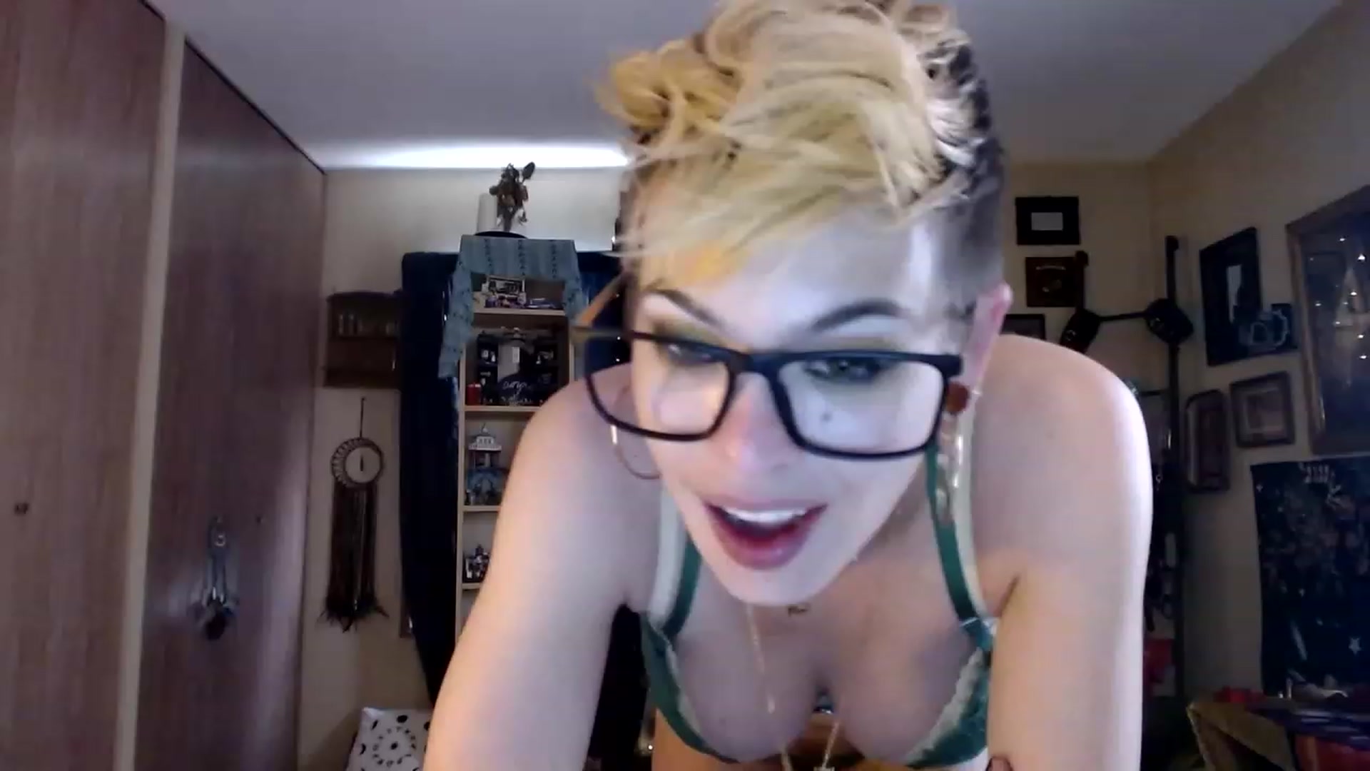 Gallery image thumbnail from Ancored's myfreecams stream on, 06/06/2023, 19:43 image 17 of 20