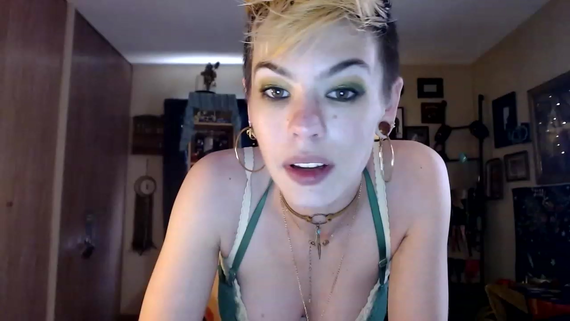 Gallery image thumbnail from Ancored's myfreecams stream on, 06/06/2023, 19:43 image 2 of 20