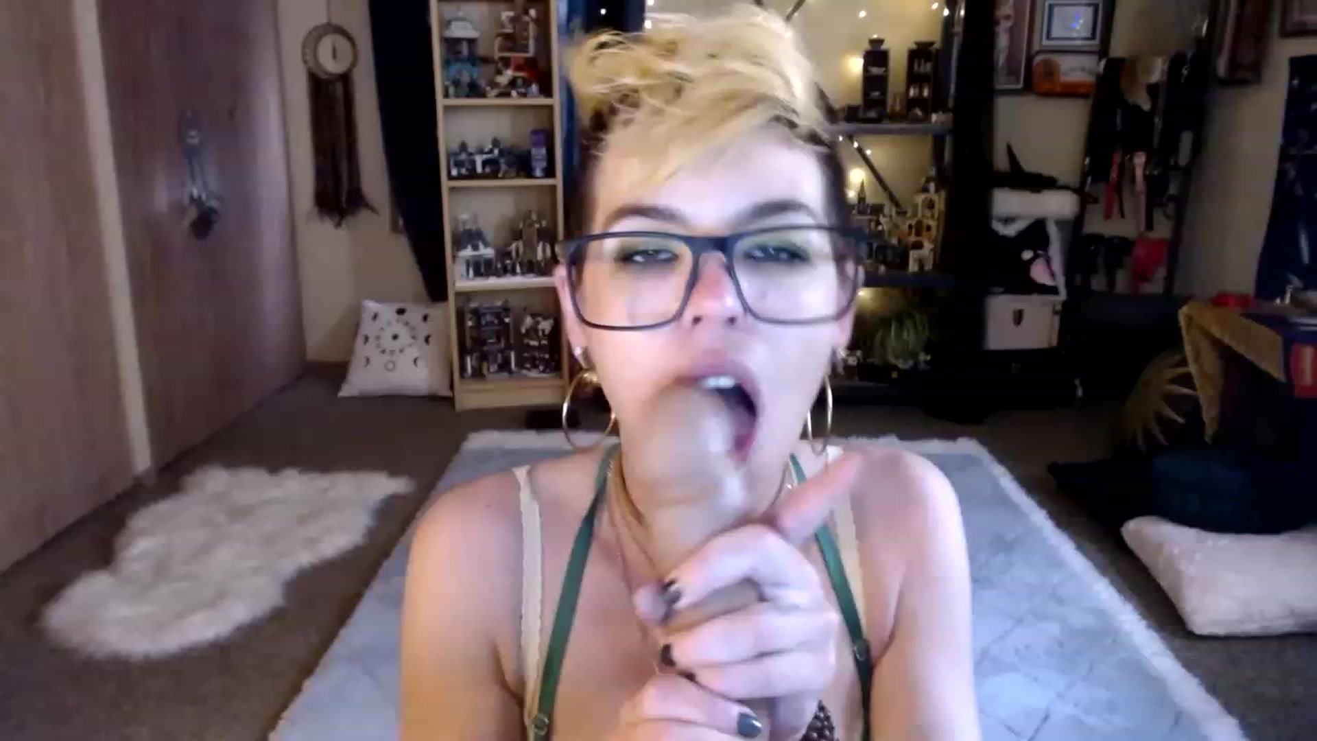 Gallery image thumbnail from Ancored's myfreecams stream on, 06/06/2023, 19:43 image 10 of 20