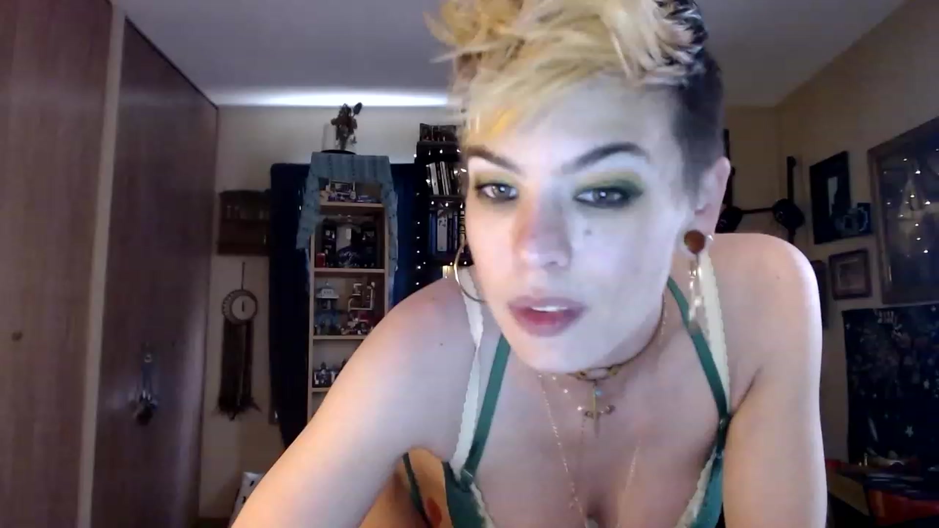 Gallery image thumbnail from Ancored's myfreecams stream on, 06/06/2023, 19:43 image 3 of 20
