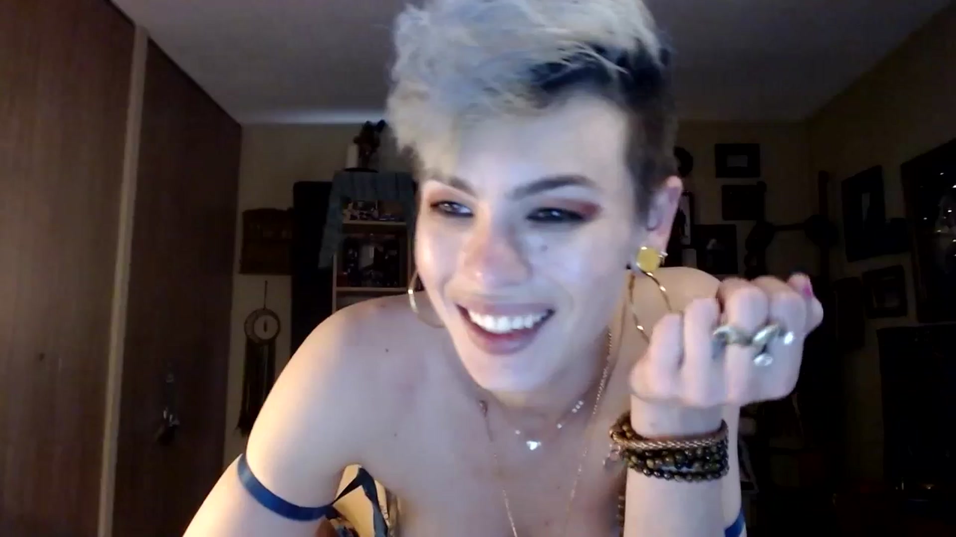 Gallery image thumbnail from Ancored's myfreecams stream on, 06/09/2023, 21:12 image 4 of 20
