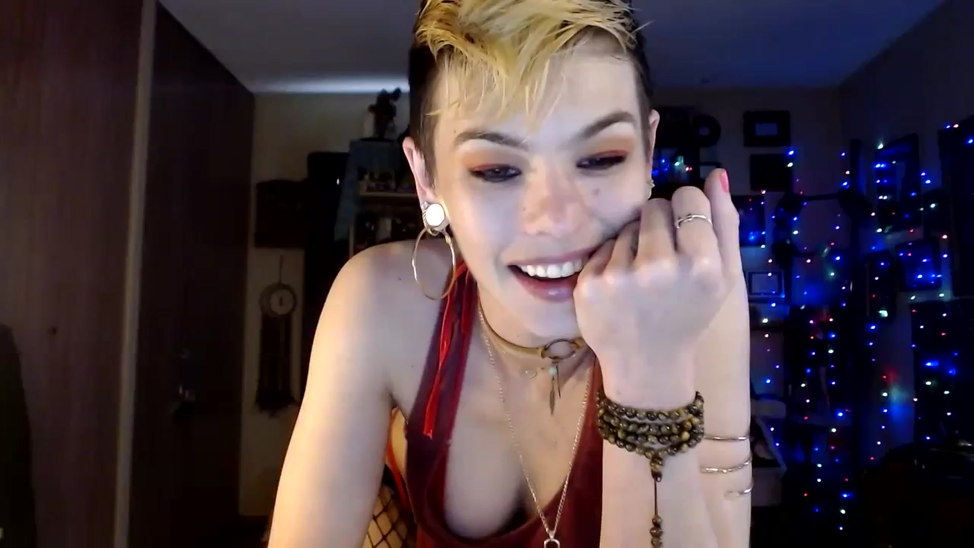 Gallery image thumbnail from Ancored's myfreecams stream on, 06/13/2023, 21:07 image 1 of 20