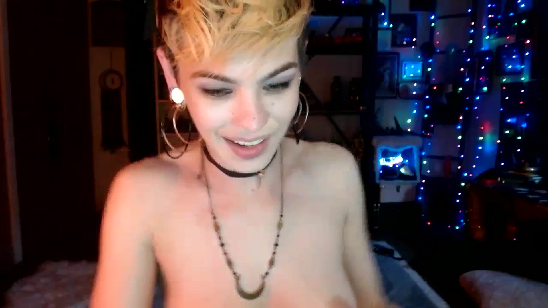 Gallery image thumbnail from Ancored's myfreecams stream on, 06/15/2023, 20:57 image 16 of 20