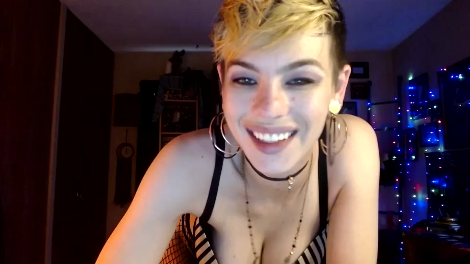 Gallery image thumbnail from Ancored's myfreecams stream on, 06/15/2023, 20:57 image 1 of 20