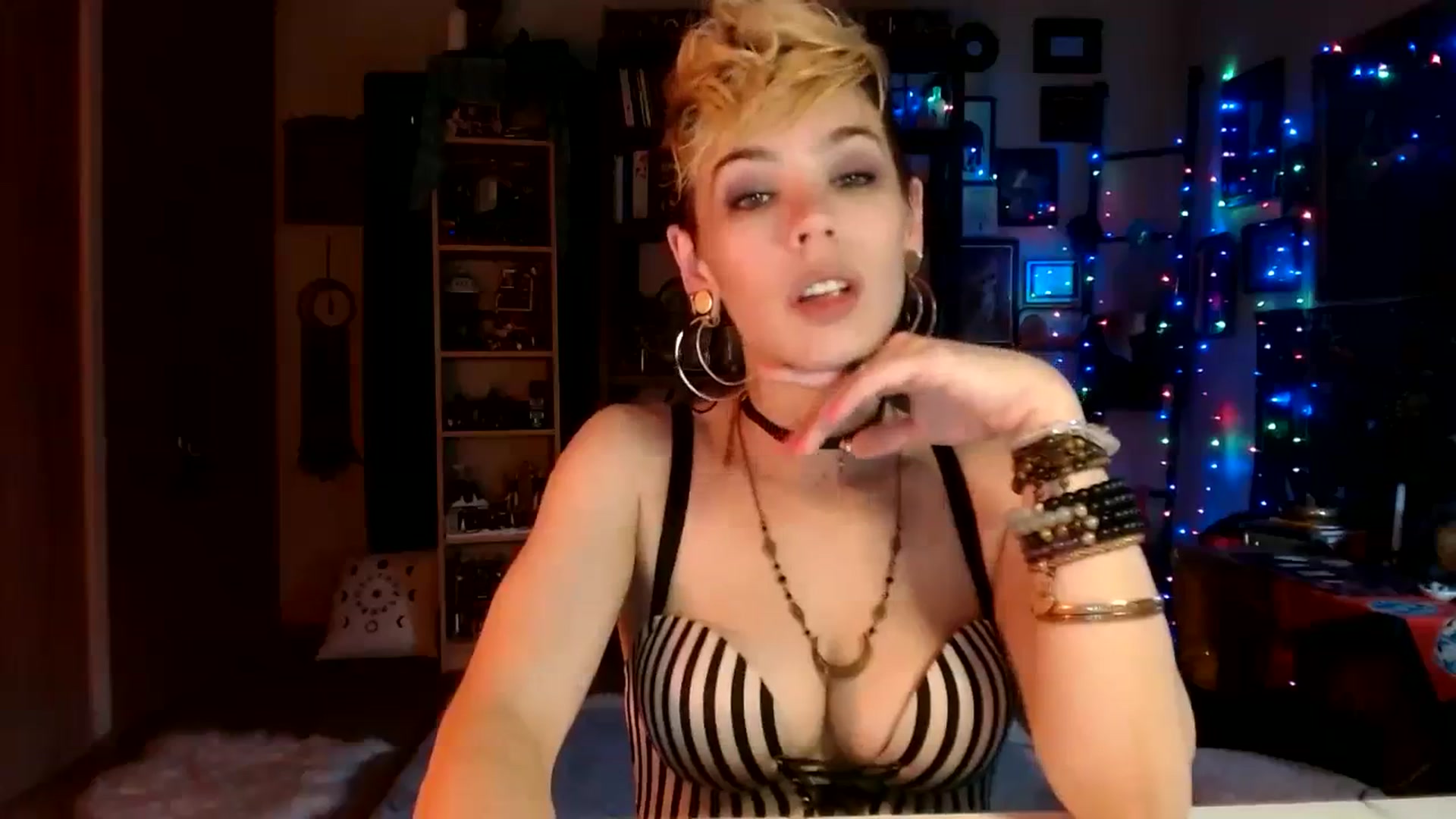 Gallery image thumbnail from Ancored's myfreecams stream on, 06/15/2023, 20:57 image 6 of 20
