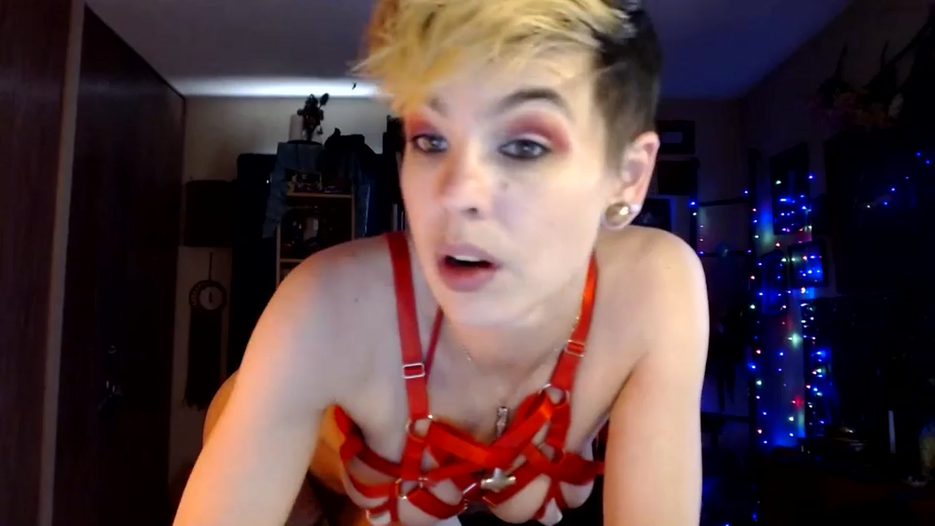 Gallery image thumbnail from Ancored's myfreecams stream on, 06/20/2023, 20:33 image 4 of 20
