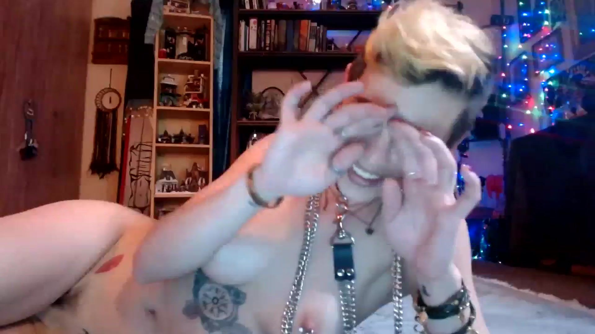 Gallery image thumbnail from Ancored's myfreecams stream on, 06/27/2023, 20:51 image 12 of 20