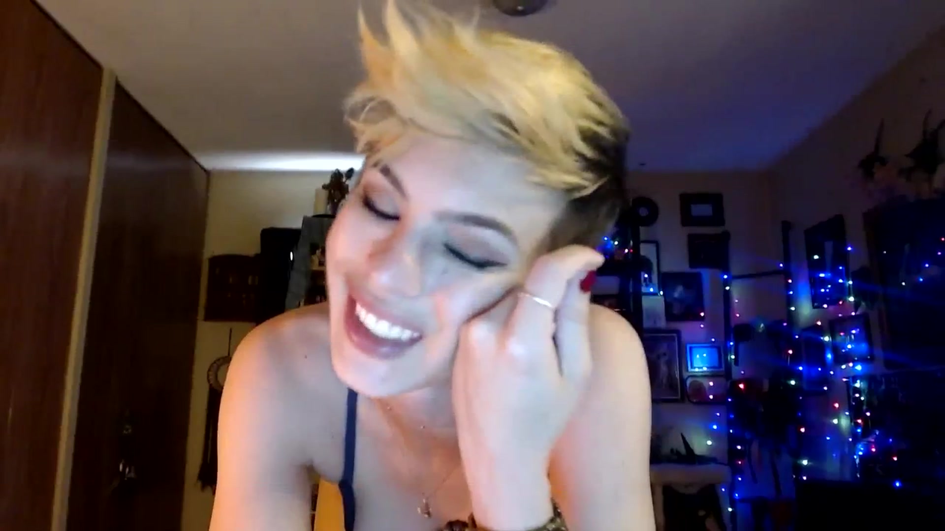 Gallery image thumbnail from Ancored's myfreecams stream on, 06/29/2023, 21:49 image 6 of 20