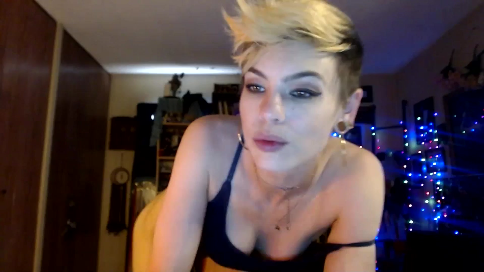 Gallery image thumbnail from Ancored's myfreecams stream on, 06/29/2023, 21:49 image 1 of 20