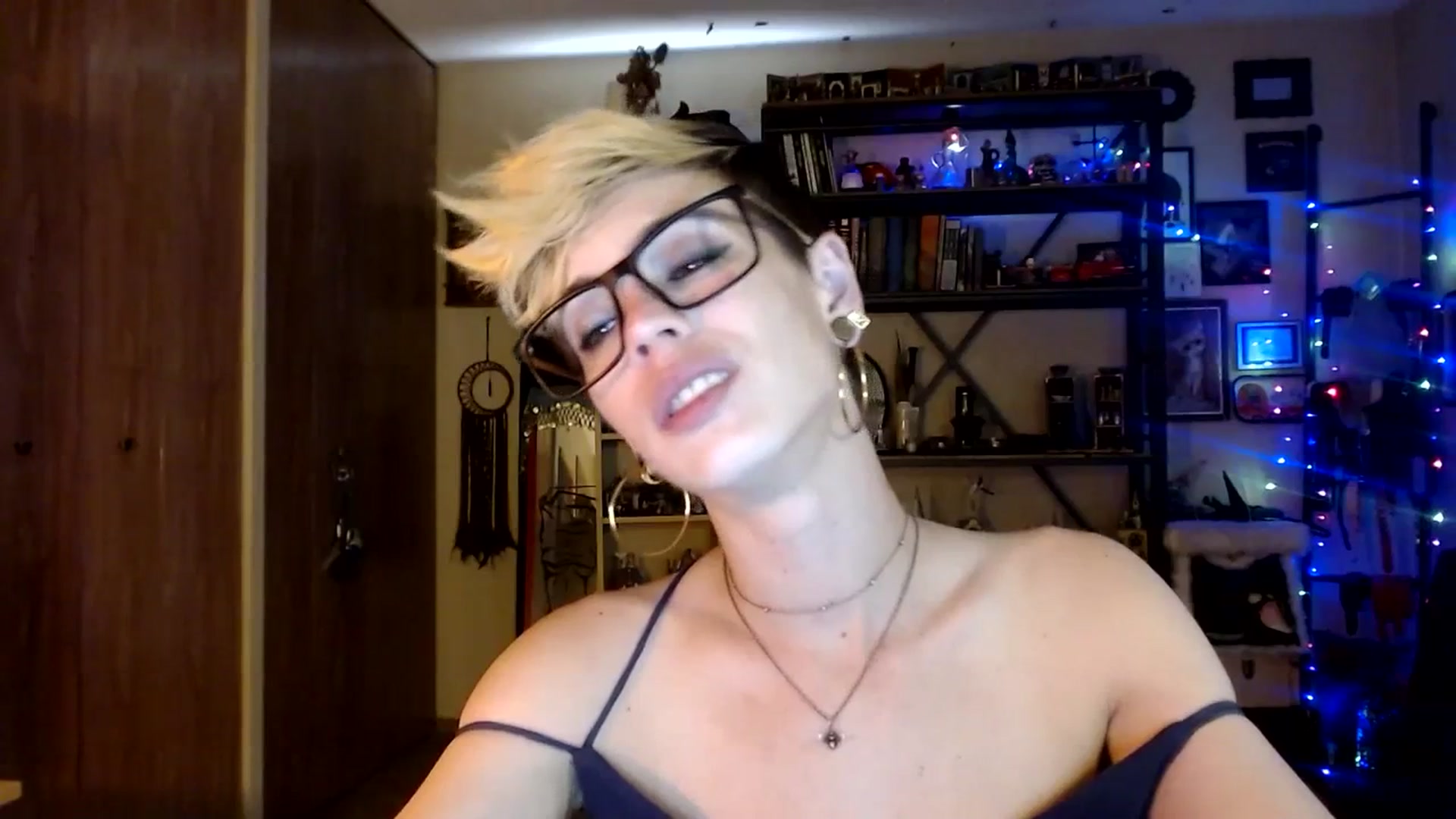 Gallery image thumbnail from Ancored's myfreecams stream on, 06/29/2023, 21:49 image 14 of 20