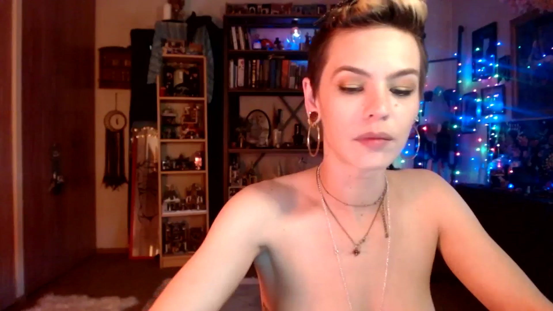 Gallery image thumbnail from Ancored's myfreecams stream on, 07/01/2023, 01:18 image 8 of 20