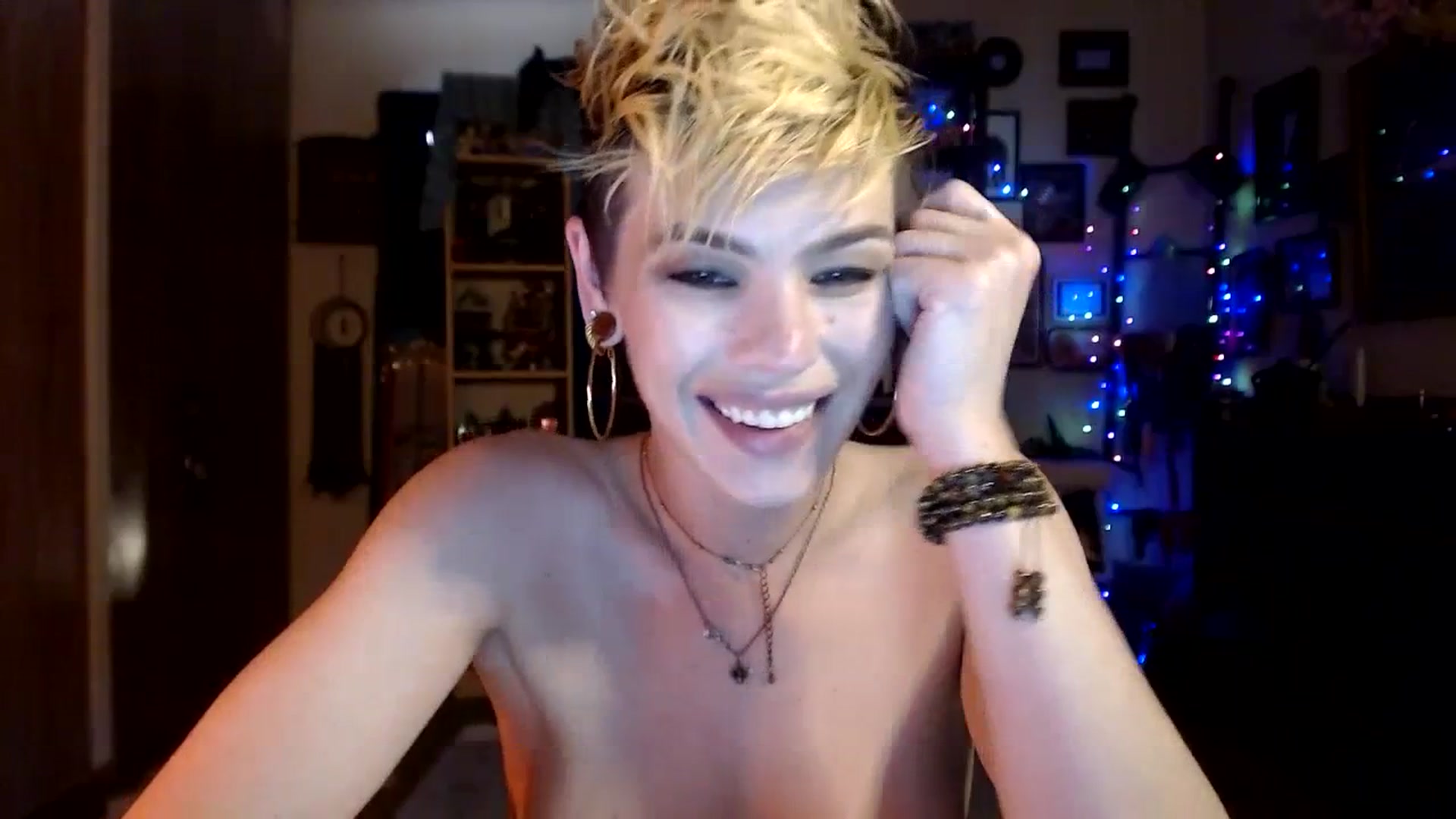 Gallery image thumbnail from Ancored's myfreecams stream on, 07/03/2023, 21:07 image 13 of 20