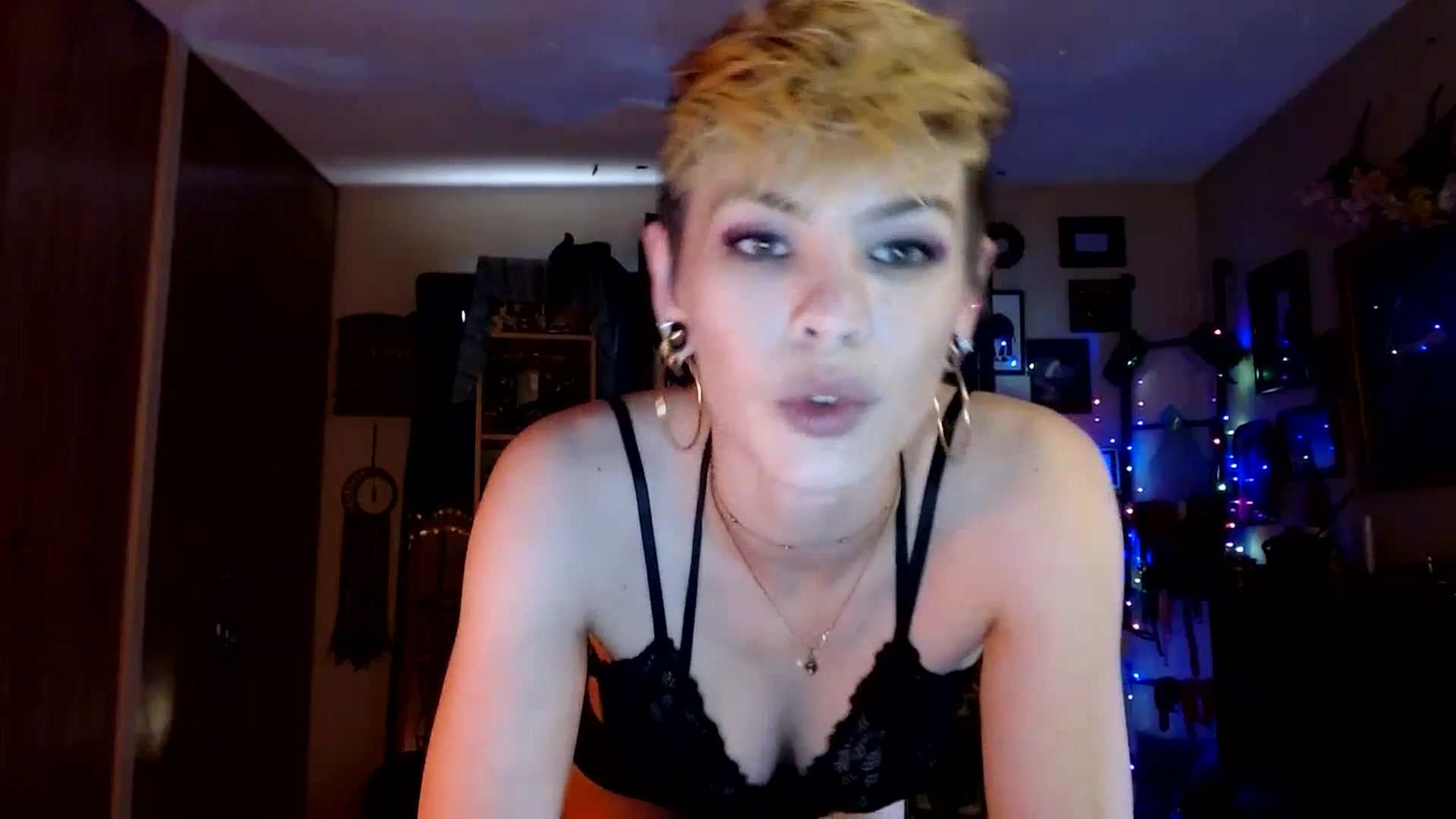 Gallery image thumbnail from Ancored's myfreecams stream on, 07/05/2023, 20:07 image 2 of 20