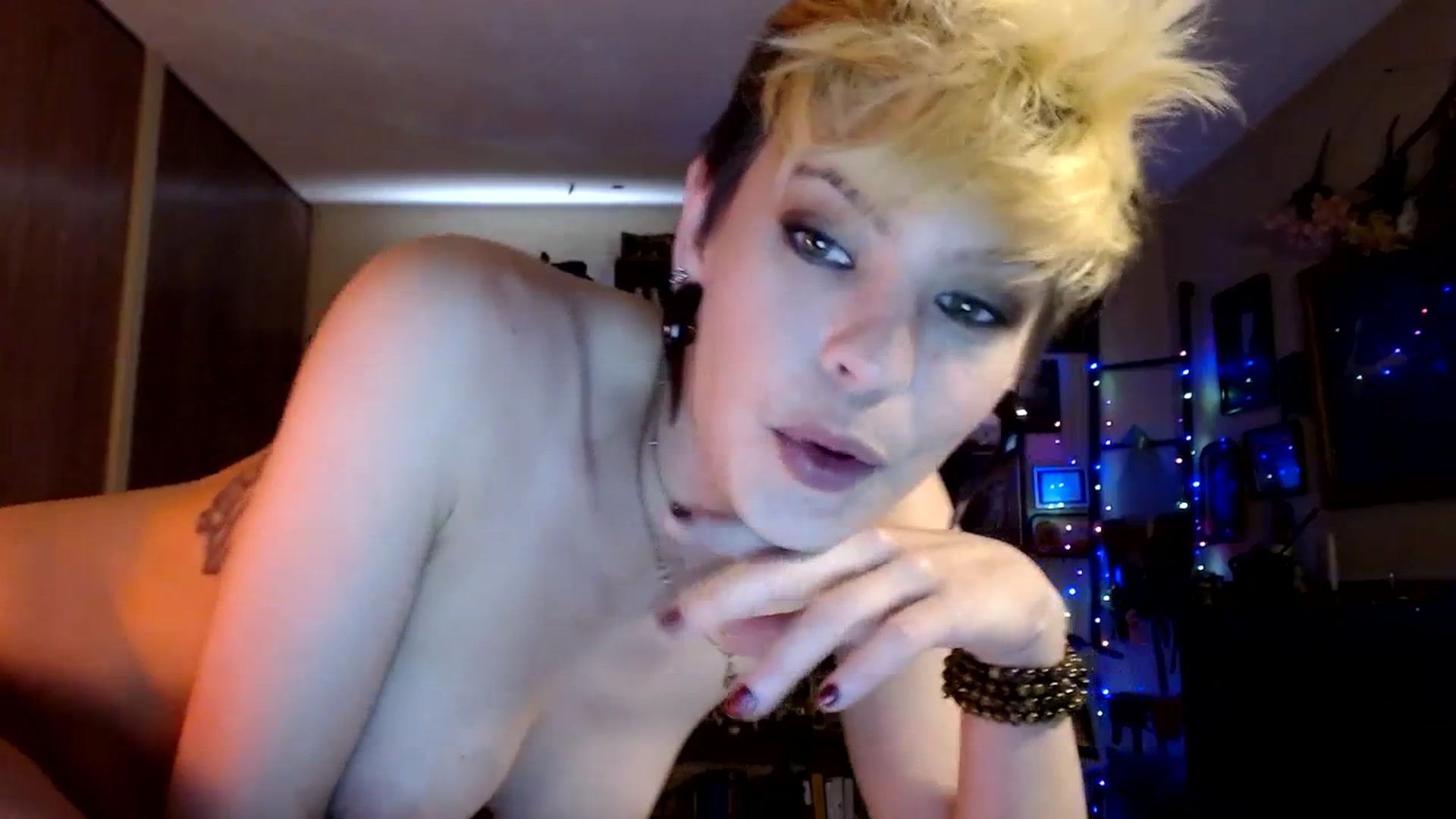 Gallery image thumbnail from Ancored's myfreecams stream on, 07/06/2023, 20:34 image 10 of 20