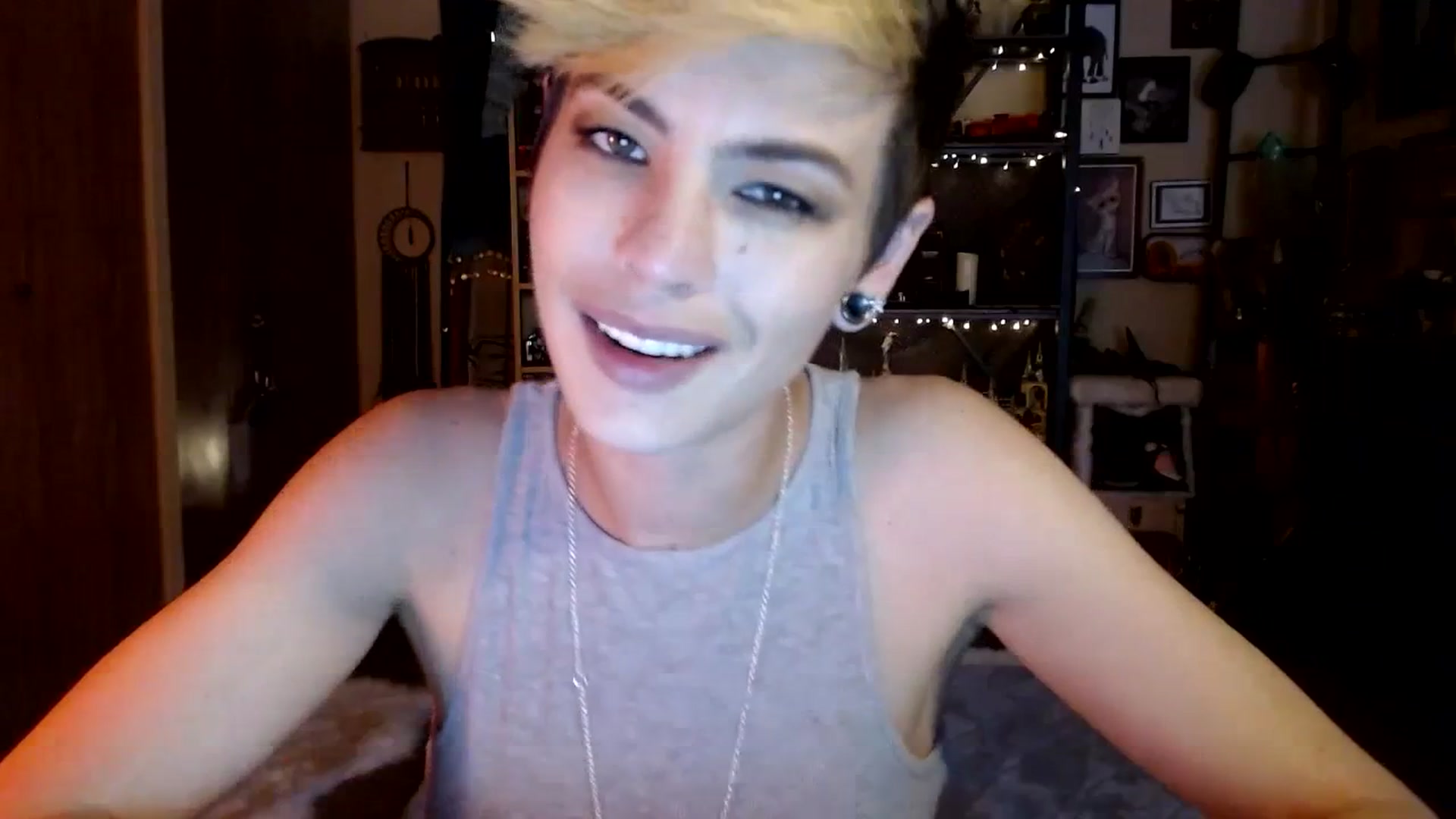 Gallery image thumbnail from Ancored's myfreecams stream on, 07/10/2023, 19:48 image 15 of 20