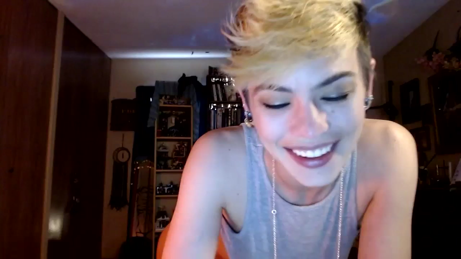 Gallery image thumbnail from Ancored's myfreecams stream on, 07/10/2023, 19:48 image 1 of 20