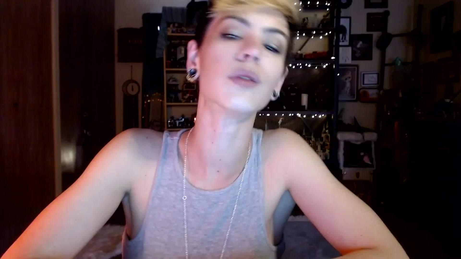 Gallery image thumbnail from Ancored's myfreecams stream on, 07/10/2023, 19:48 image 5 of 20