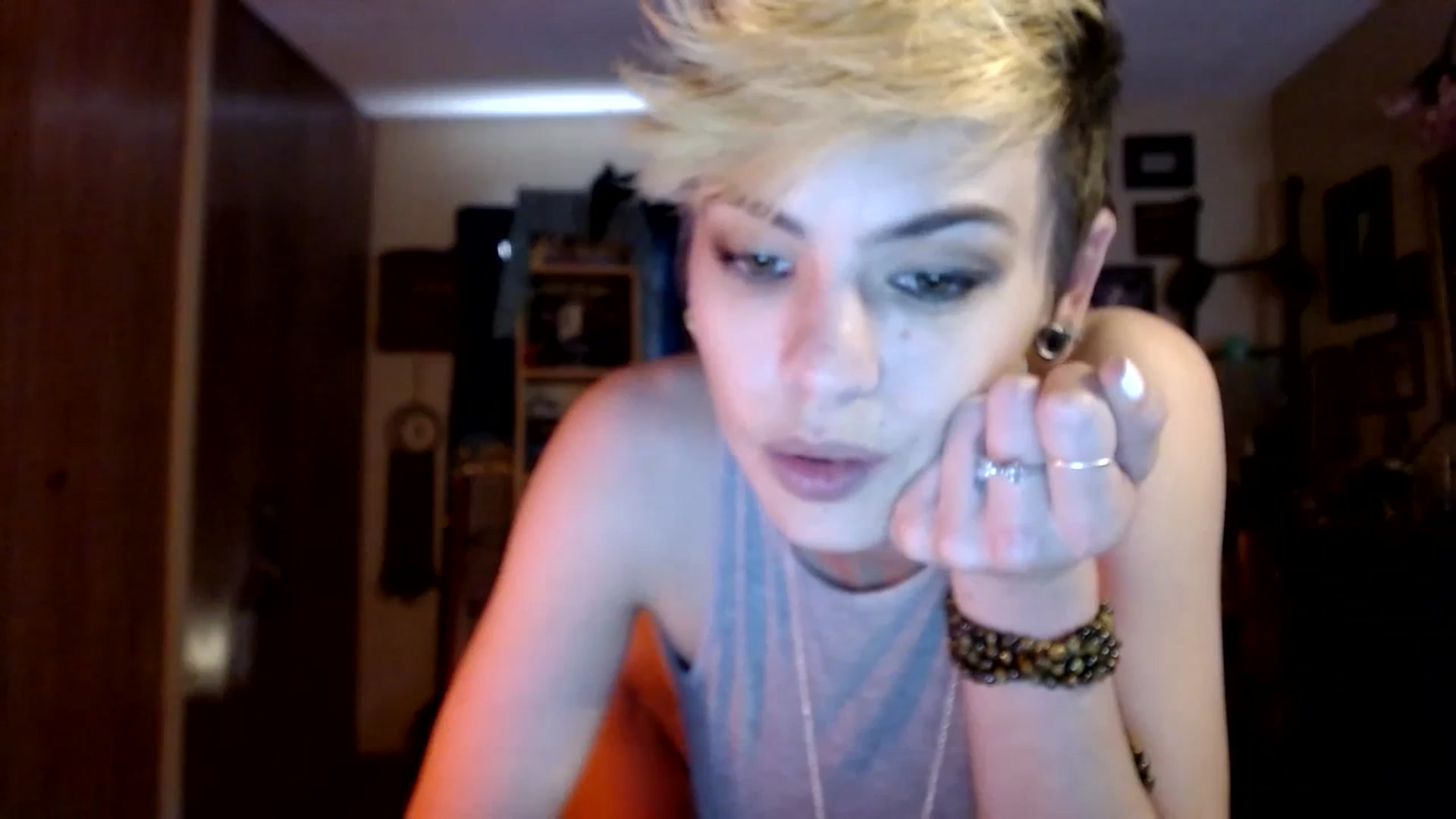Gallery image thumbnail from Ancored's myfreecams stream on, 07/10/2023, 19:48 image 17 of 20